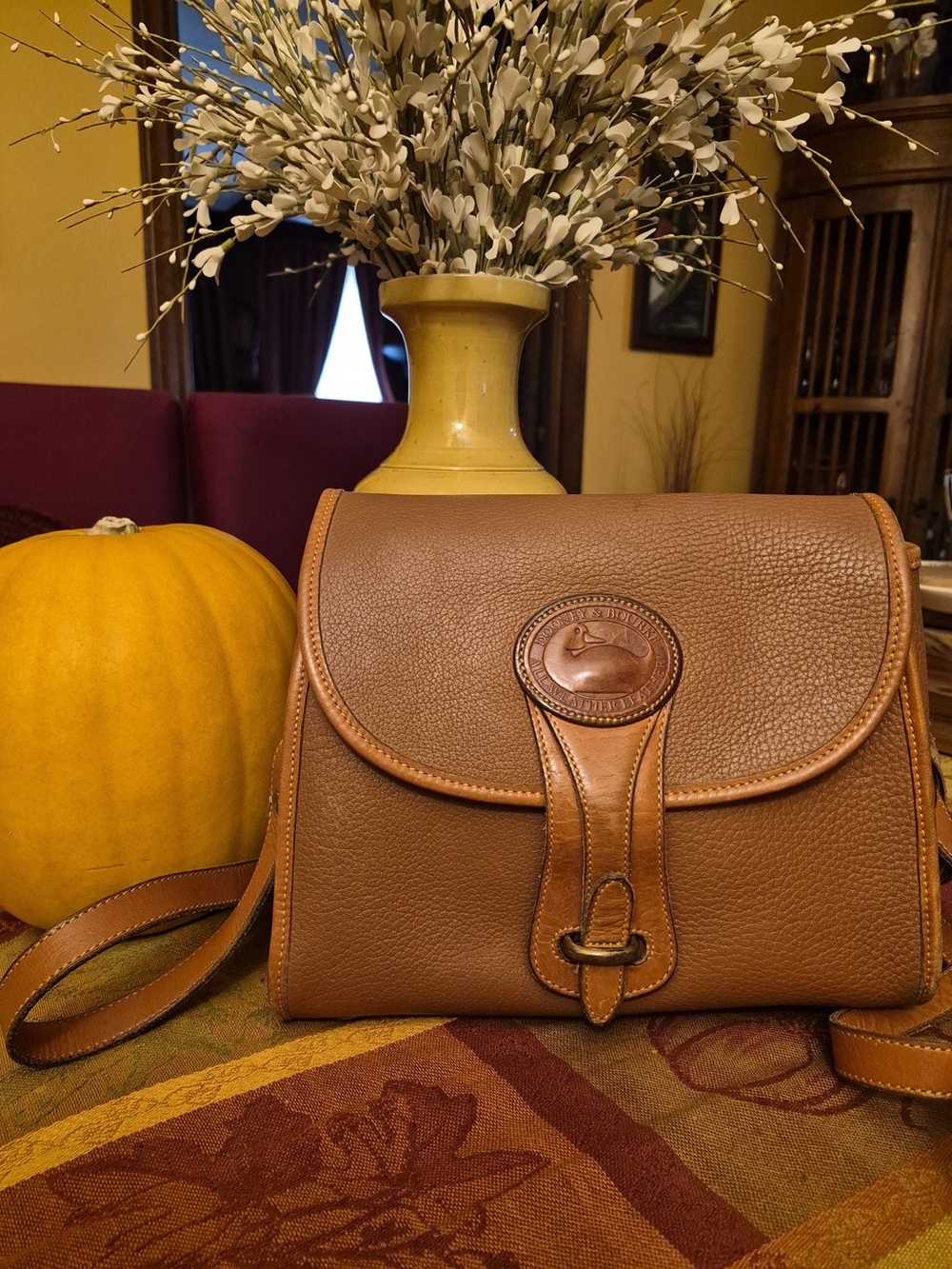Vintage Dooney & Bourke AWL
Carrier Crossbody Tan
Leather